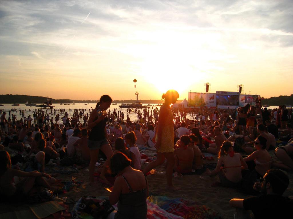 Konzert am Berliner Wannsee bei Sonnenuntergang