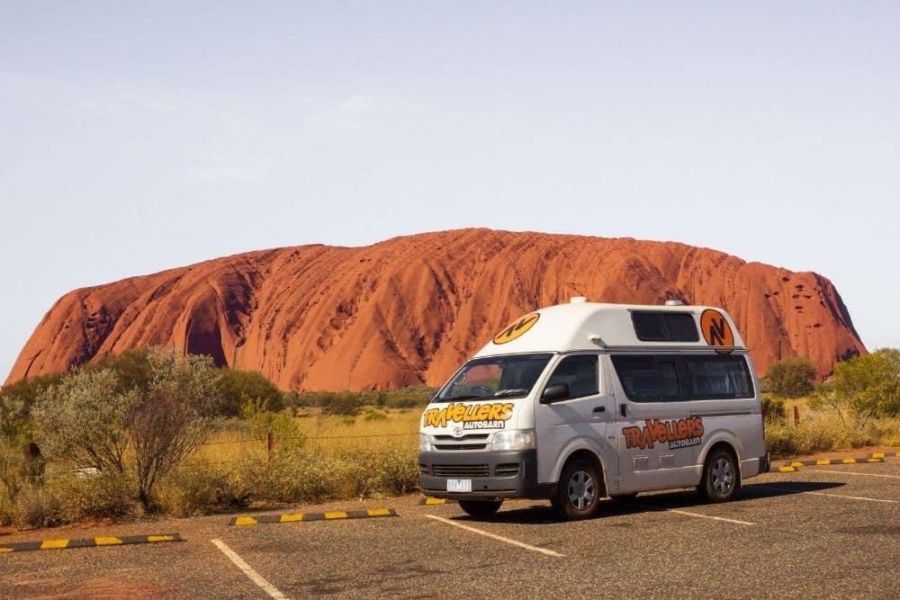 Travellers Autobarn Camper am Ayers Rock in Australien